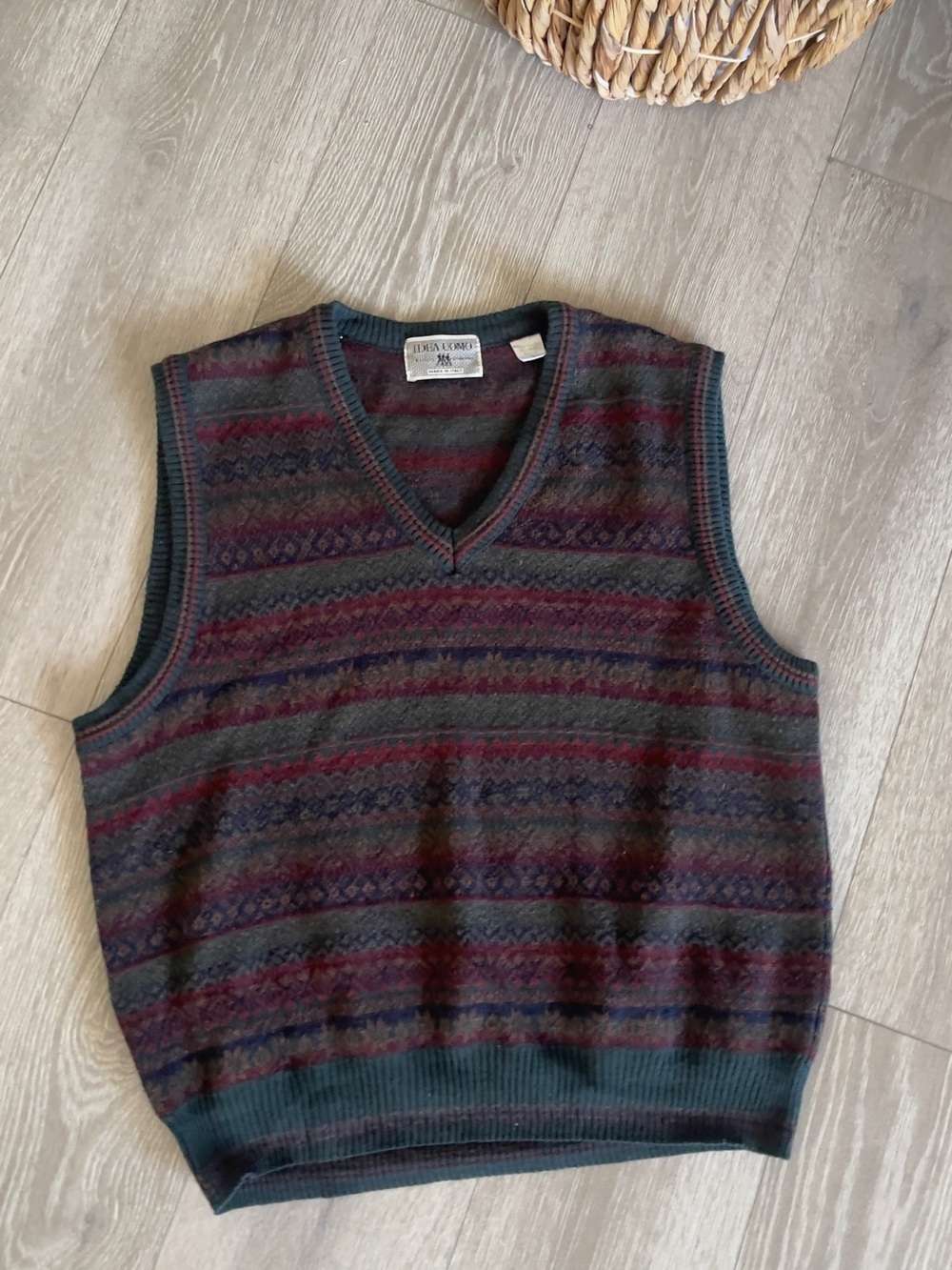 Jones New York Men’s V-Neck Patterned Sweater Vest - Gray & Burgundy